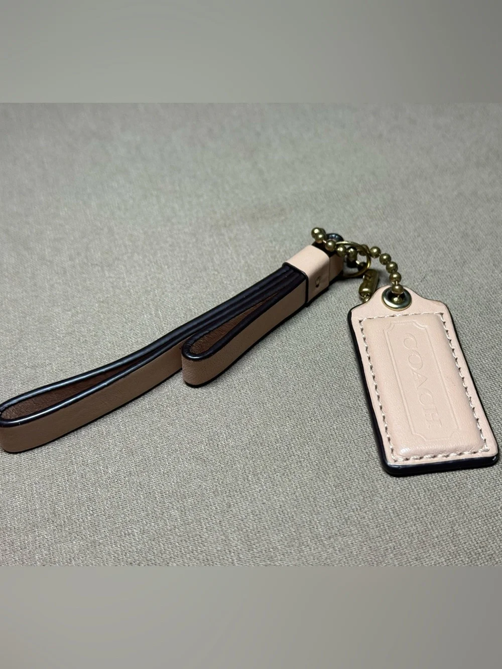 COACH Beige Leather Wristlet Charm z& Hangtag